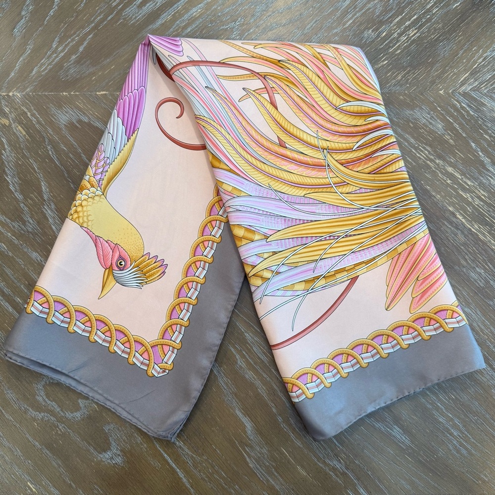 Authentic Salvatore Ferragamo Scarf - Picture 8 of 10